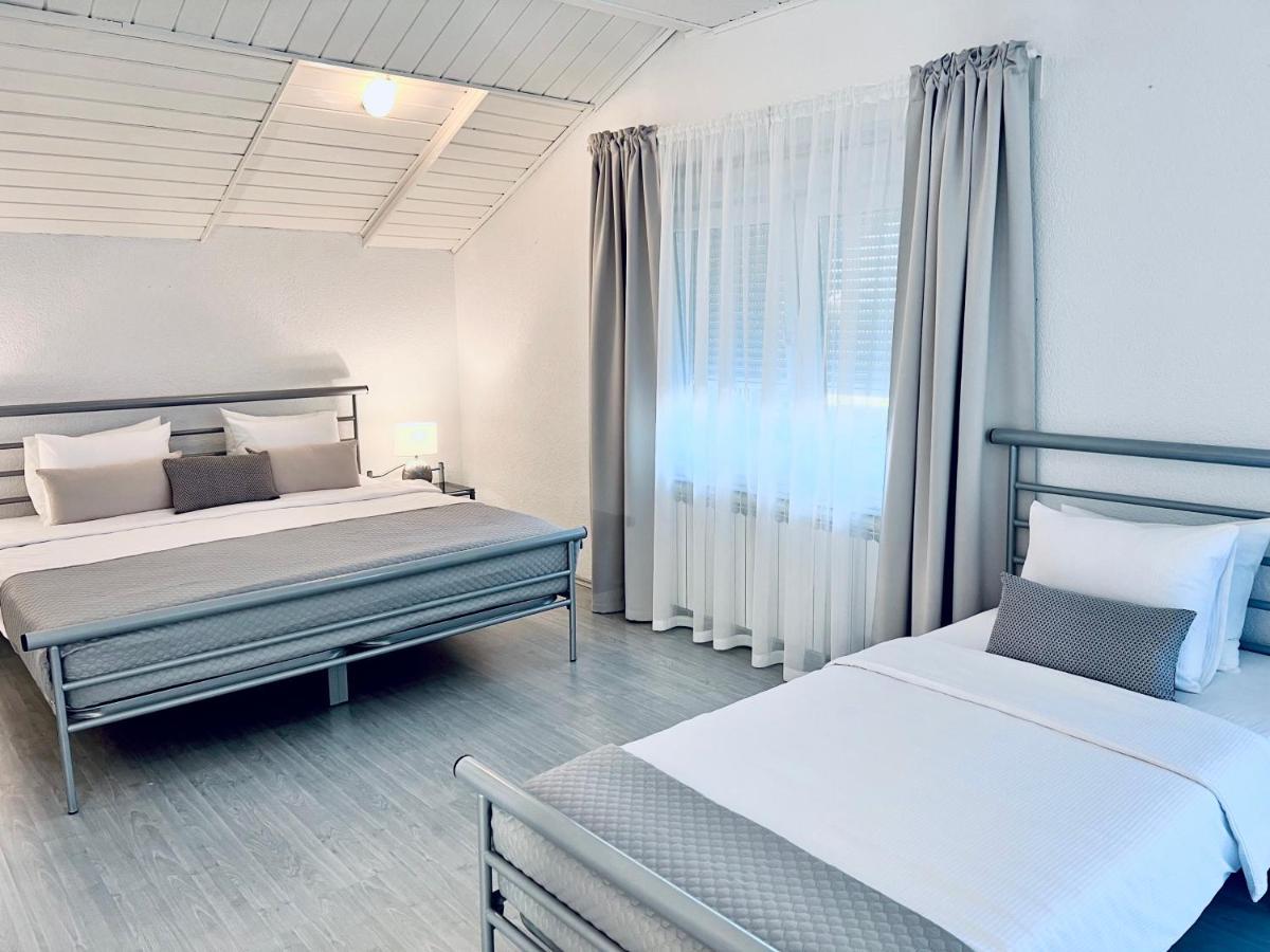 Rooms Mirabella Rakovica Exteriör bild