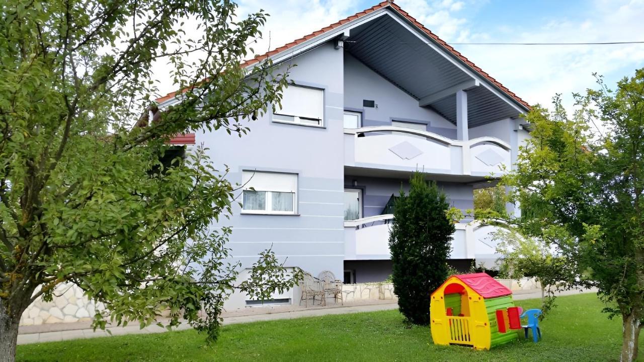 Rooms Mirabella Rakovica Exteriör bild
